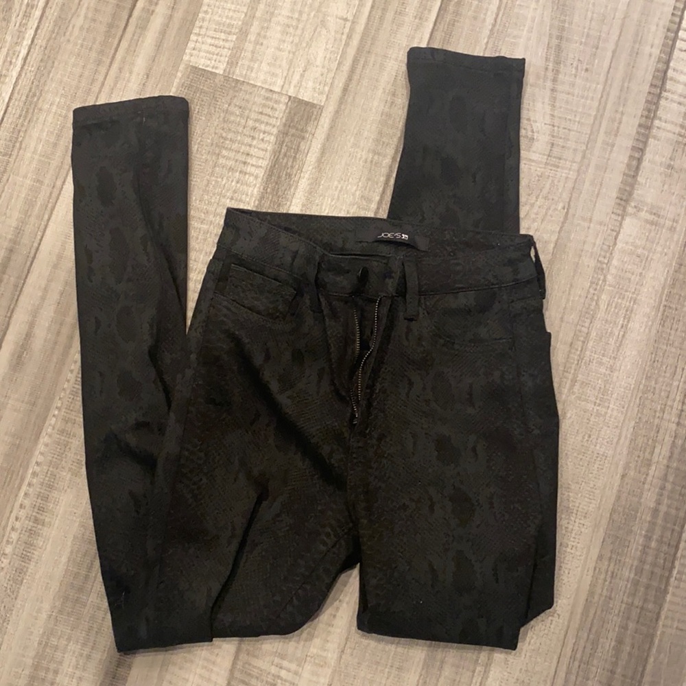 Joes jeans size 25 snake look